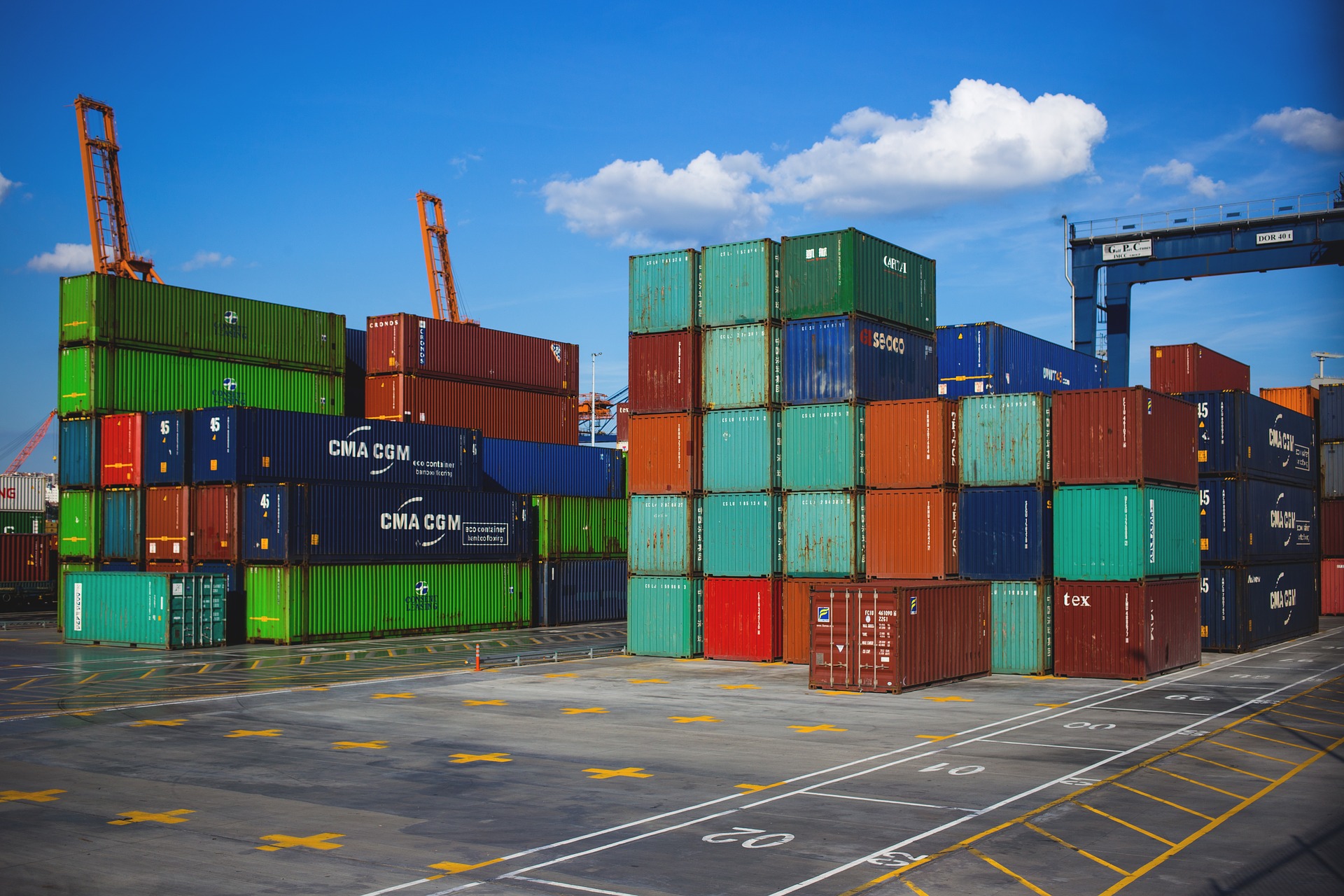 How the Cost of Shipping by Sea Affects the Sea Container Price